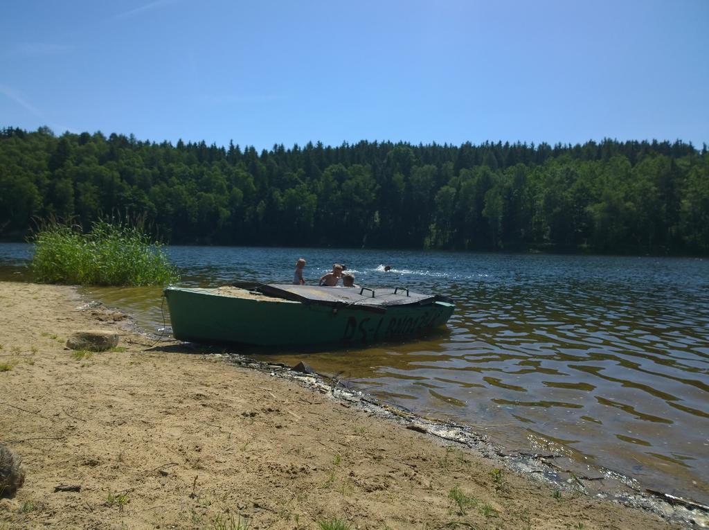 Domki Nad Jeziorem Karlowice Buitenkant foto