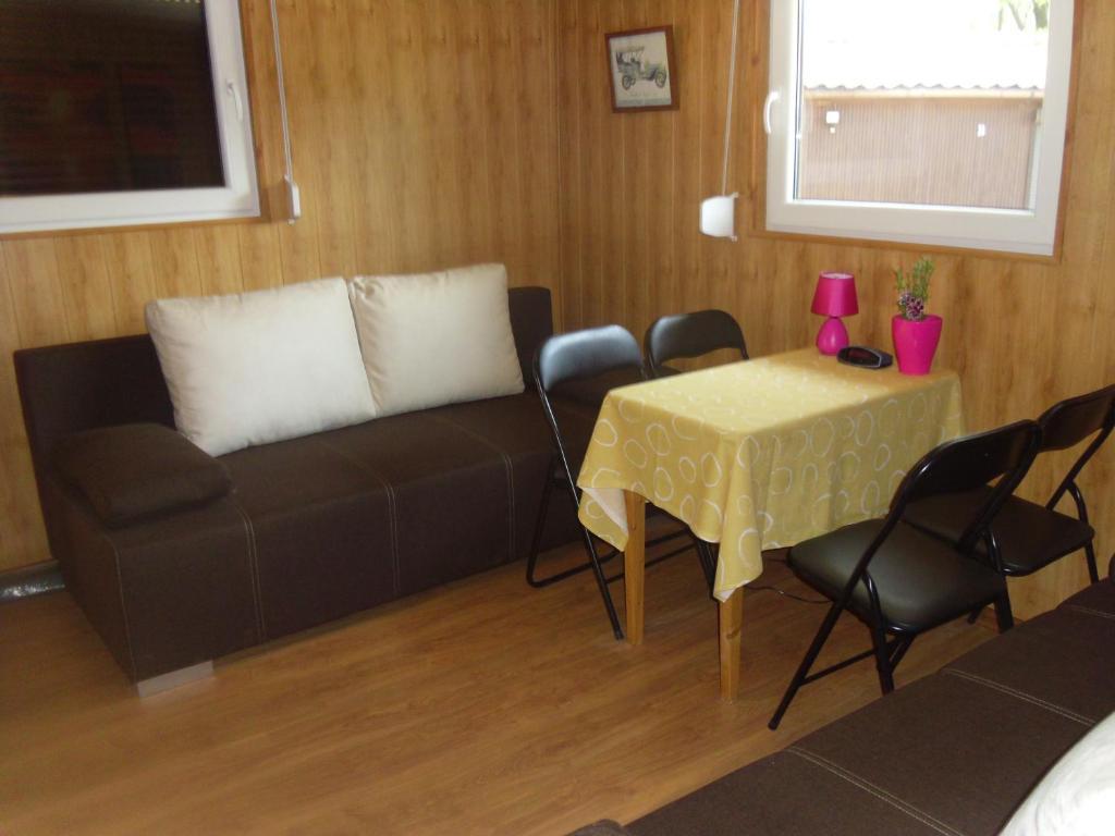 Domki Nad Jeziorem Karlowice Kamer foto