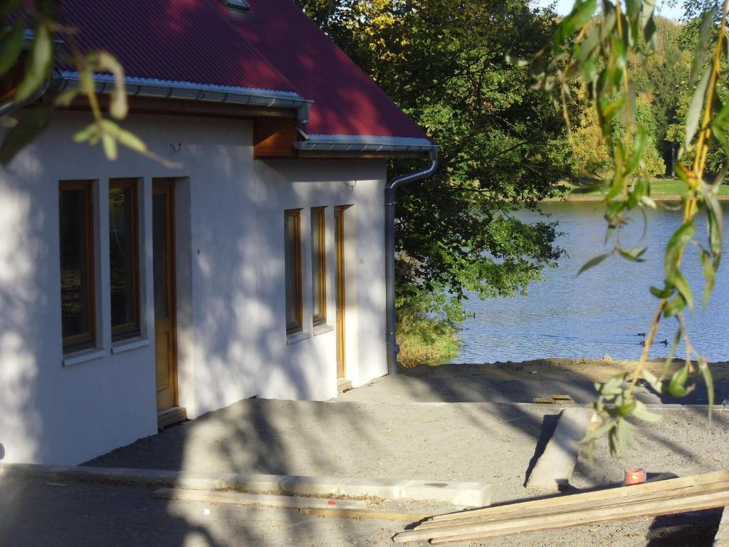 Domki Nad Jeziorem Karlowice Buitenkant foto