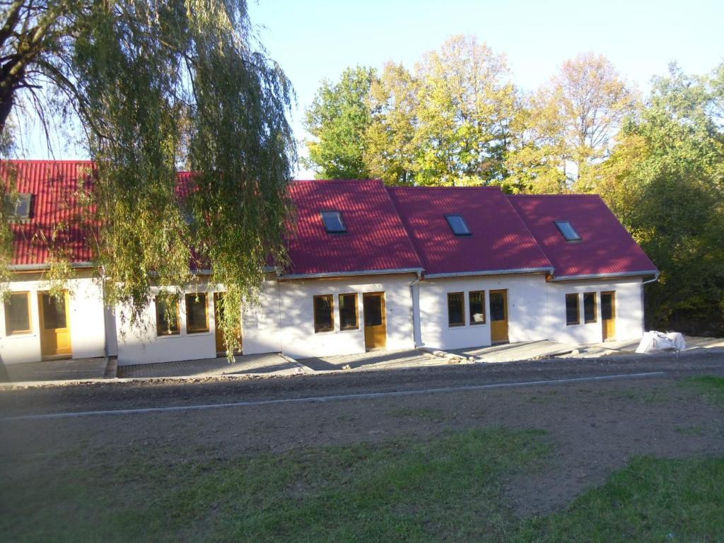 Domki Nad Jeziorem Karlowice Buitenkant foto