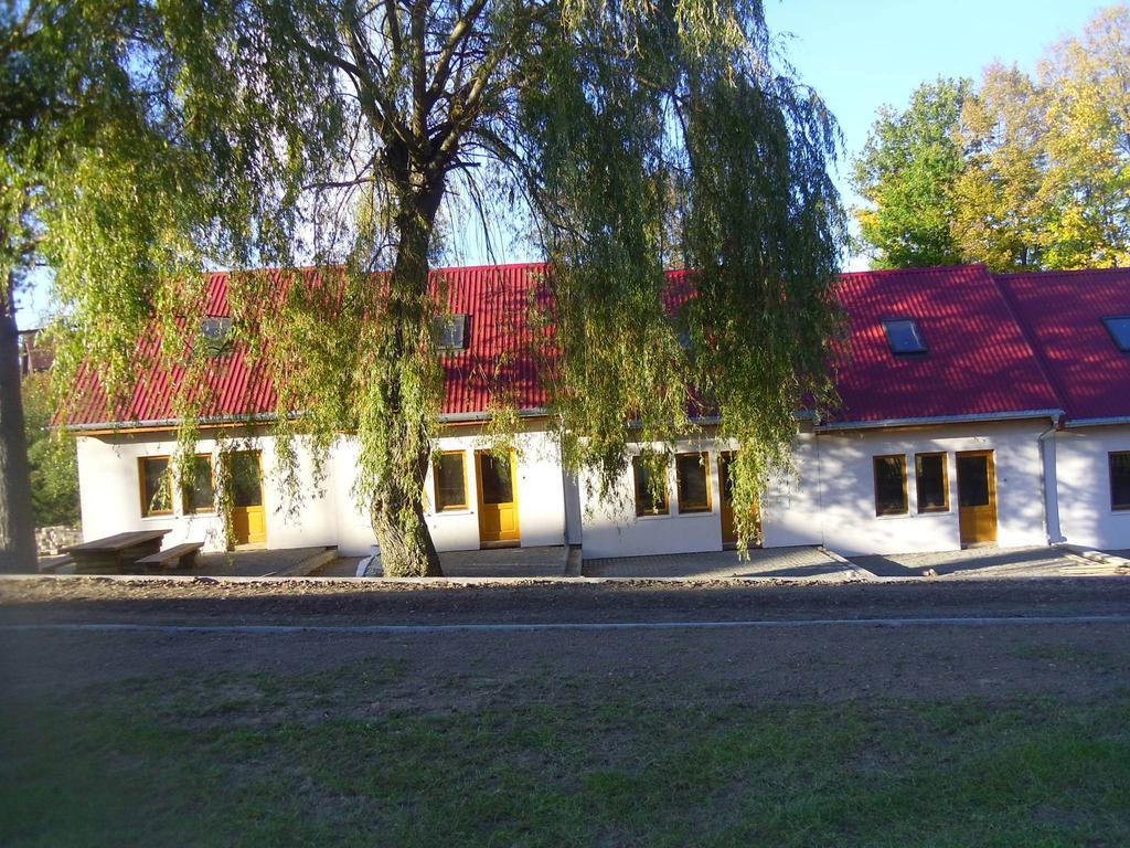 Domki Nad Jeziorem Karlowice Buitenkant foto